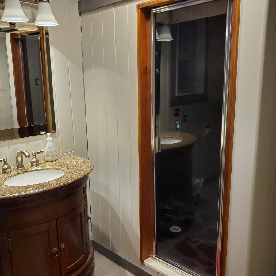 Royal Harrison Retreat Villa Harrison Hot Springs Exterior foto
